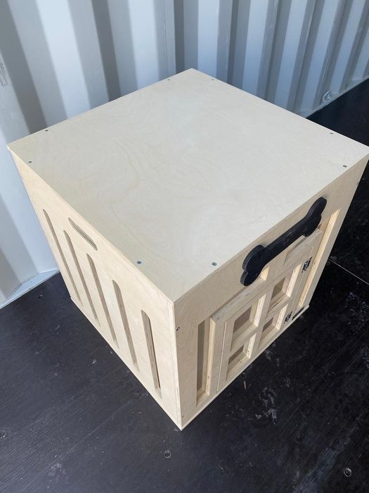 Drewniana klatka kennelowa dla psa, kennel, transporter