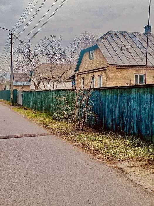 Житловий будинок з усіма комунікаціями в центрі Козина, газ