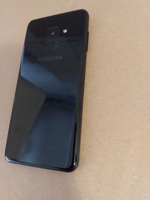 Продам Samsung a8