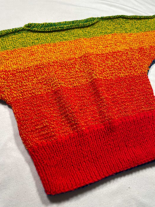 Tęczowy sweterek handmade S