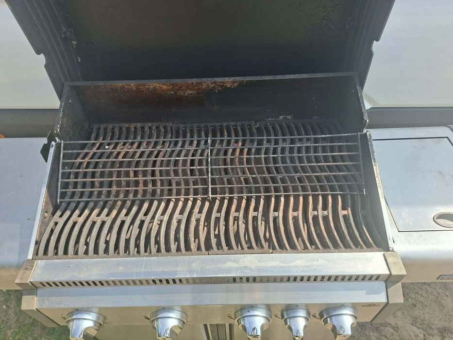 Grill gazowy Napoleon Triumph