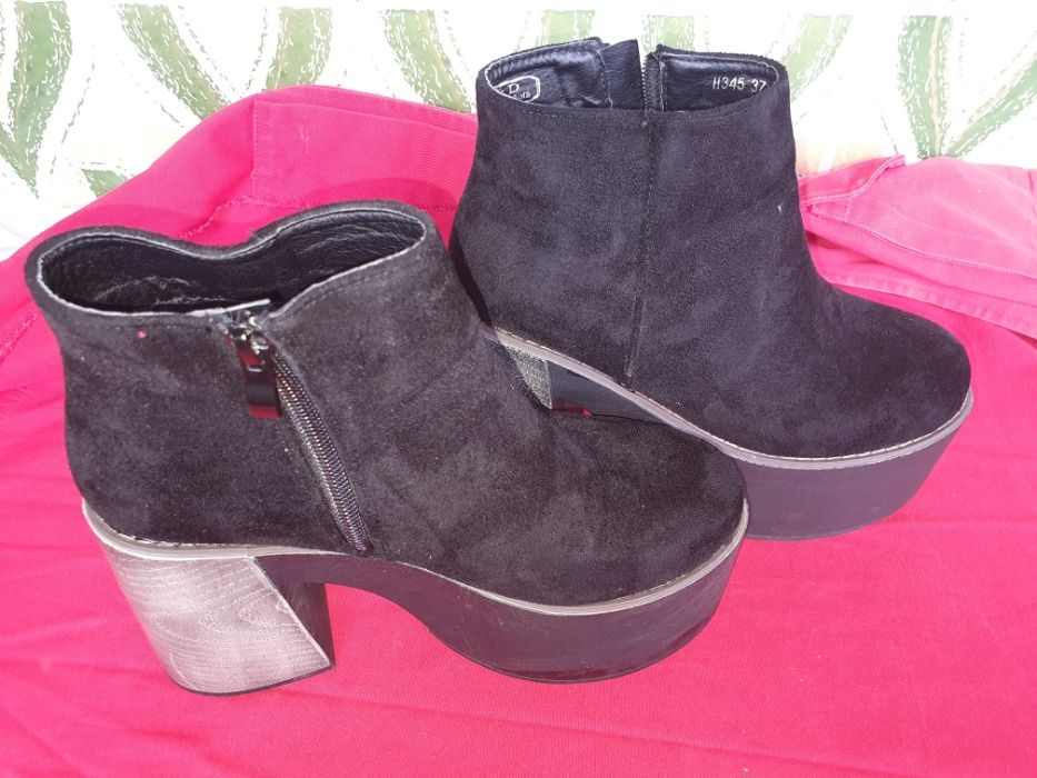 Botas com tacão alto