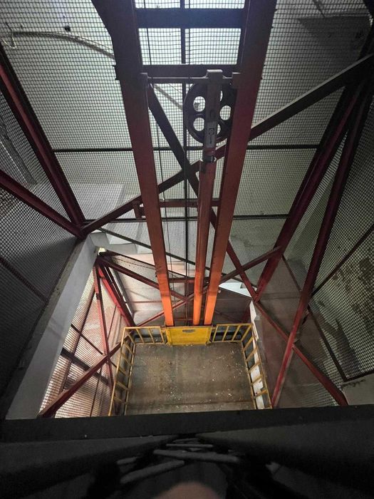 Vendo monta cargas industrial