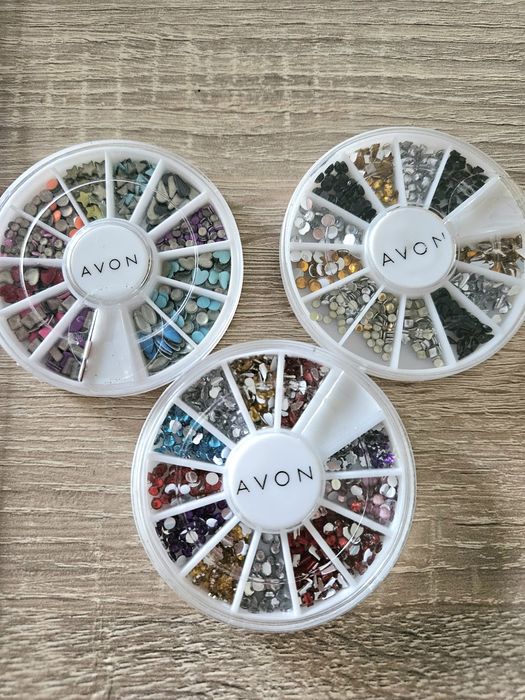 Ozdoby, cyrkonie na paznokcie + naklejki do manicure