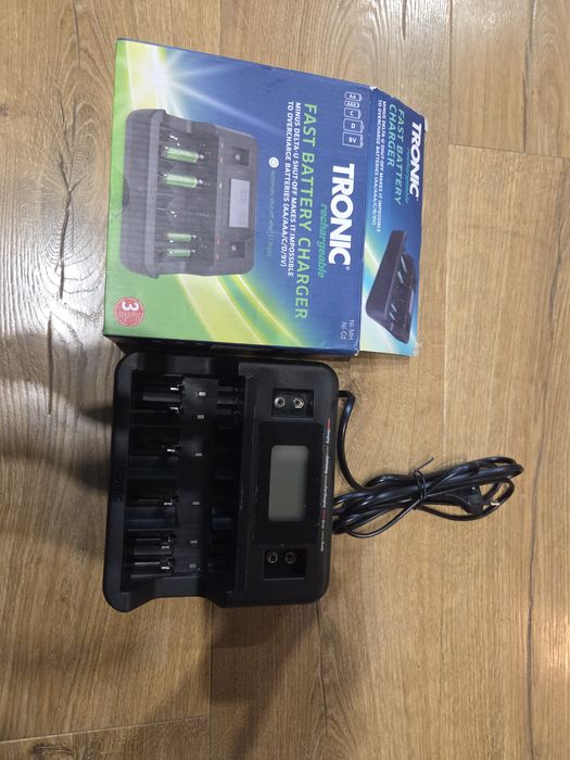 Ładowarka do akumulatorów akumulatorów  bateri AA AAA C  D 9V