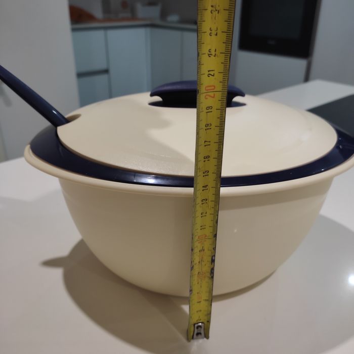 Duas terrinas térmicas Tupperware