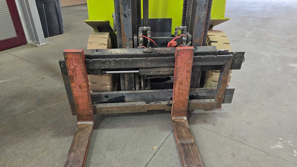 Empilhador Clark GMP15 a Gás – Side Shift – Bom Estado