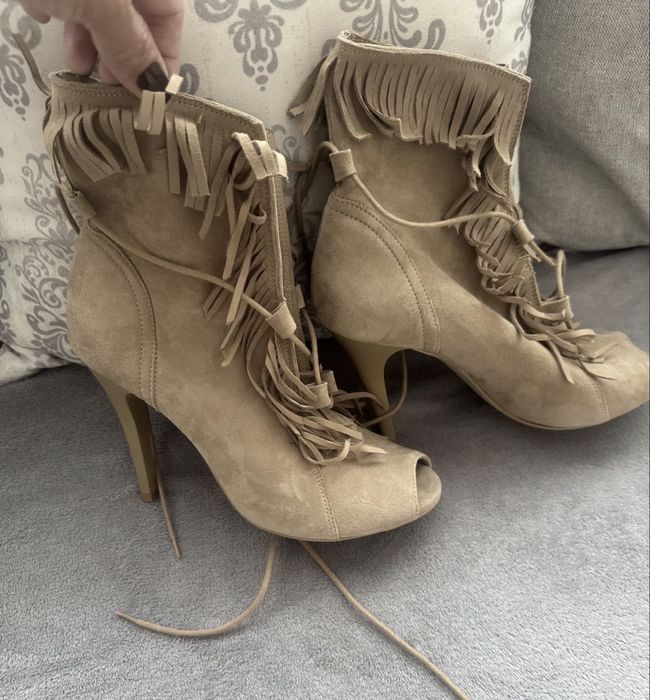 Śliczne botki Badira- skóra- beżowe r.38