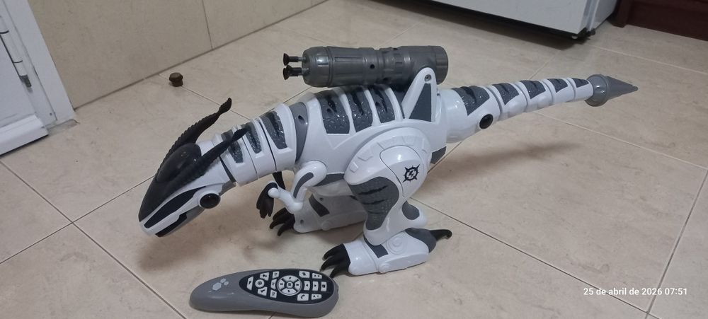Interactive Dinosaur with Remote Control460498598270095360