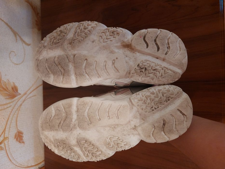 Продам красовки на девочку