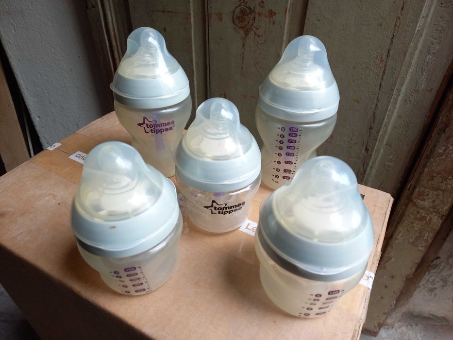 Esterilizador de Biberões para Bebé com oferta de cinco biberões