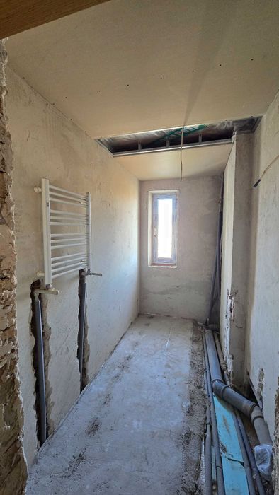 Добротний напівособняк з ремонтом та ділянкою у чудовому місці