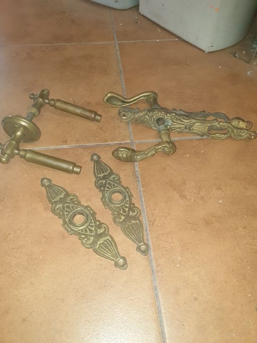 Zabytkowe klamki do drzwi