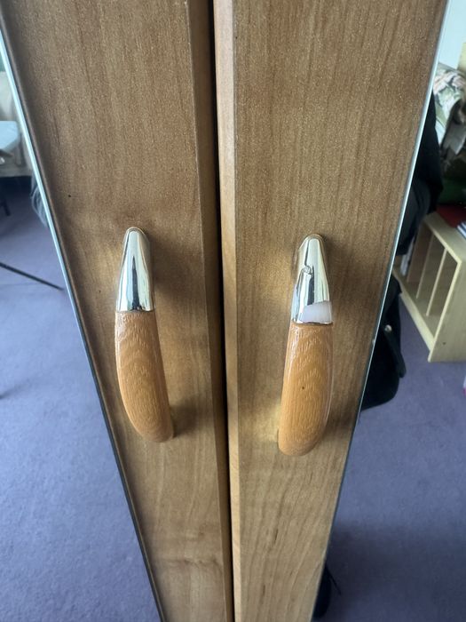 Szafa z drzwiami przesuwnymi 210x207