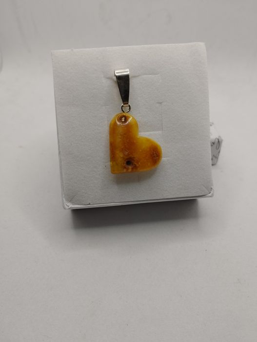 Srebrny wisiorek, serce z bursztynem, próba 925