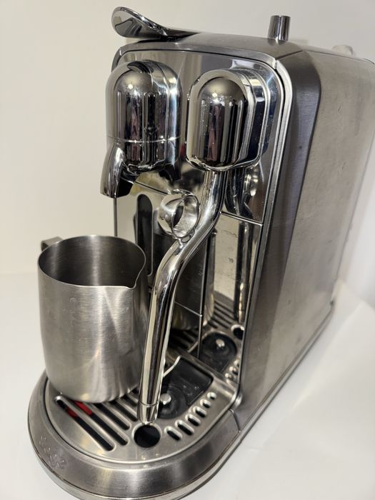 Кавоварка  капсульна Nespresso