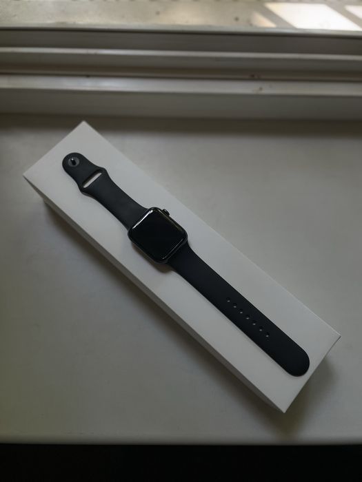 Apple Watch Series 5 44mm Space Gray — офіційний, нова батарея