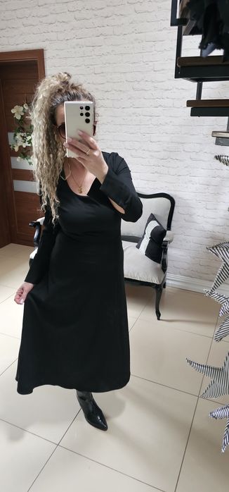 Długa kobieca sukienka