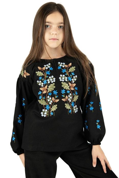 Новинки лляних вишиванок для всієї родини