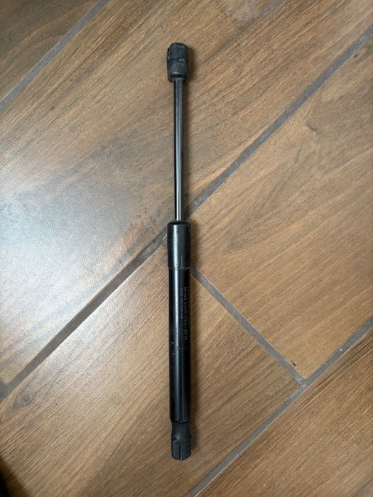 Амортизатор капоту J8A216C826AB Land Rover