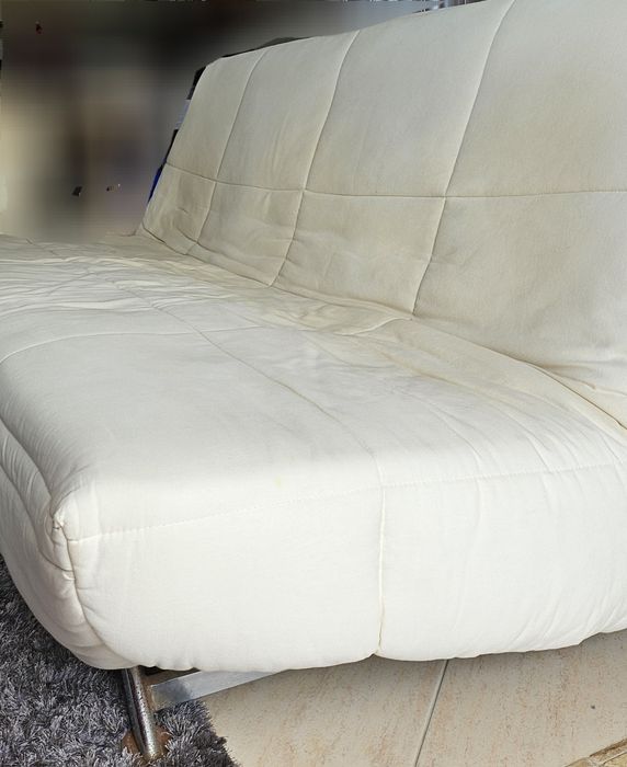 BAIXEI PREÇO Sofá cama beije para venda na Ericeira