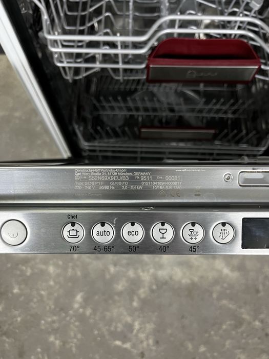 Вбудована посудомийна машина Neff з проекцією