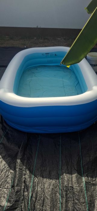 Piscina insuflável grande com três camadas semi nova.