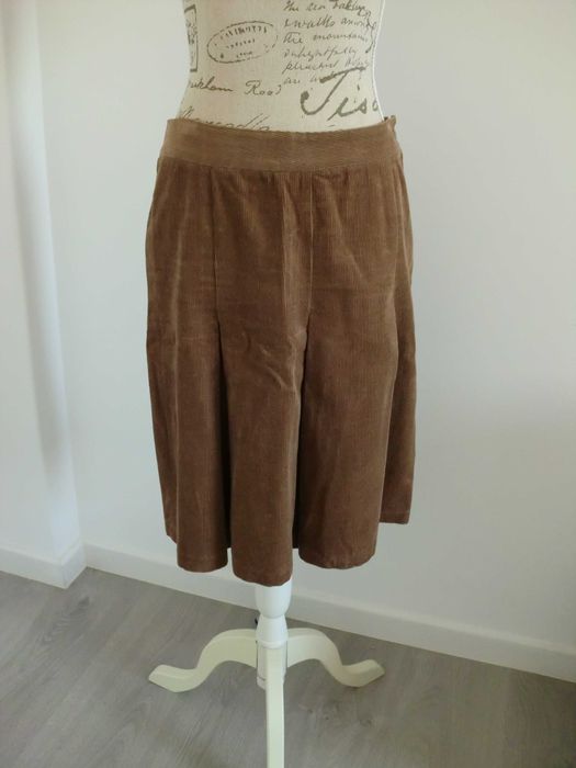 Saia castanha de bombazine