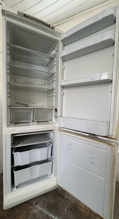 Холодильник двокамерний