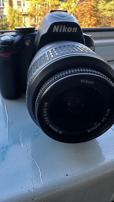 Nikon D3000 + об’єктив 18–55 мм