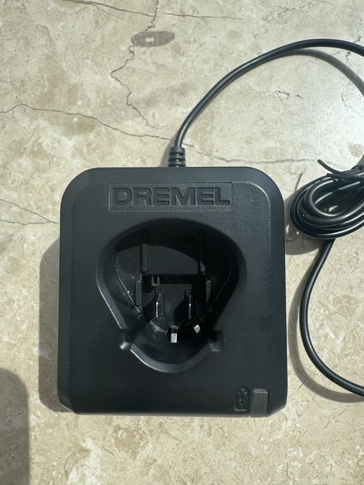 Зарядний пристрій Dremel Bosch GAL 12V-20