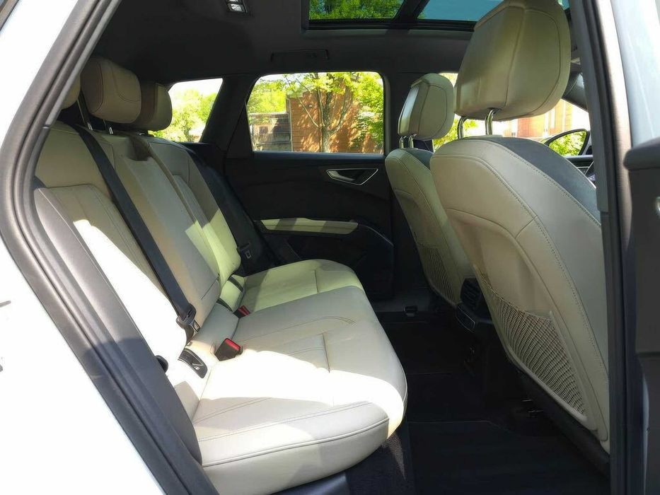 Audi Q4 e-tron quattro Premium 55      2024