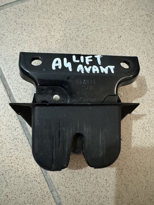 Zamek klapy bagażnika Audi A4 B5 avant Lift