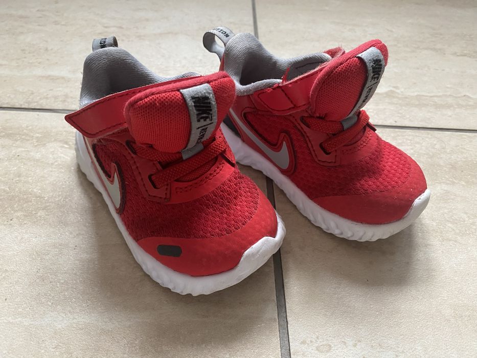 Adidasy nike revolition