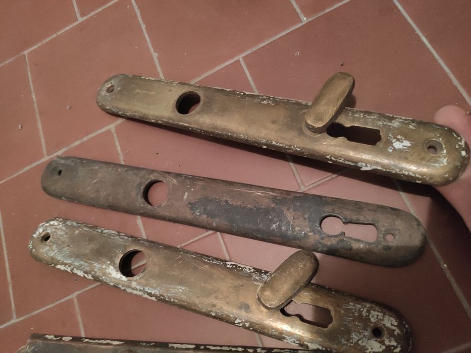 Szyldy 6 starych mosiężnych elementów drzwi - PRL lub starsze