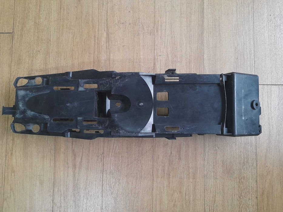 CARENAGEM INTERIOR GUARDA-LAMAS TRASEIRO OEM SUZUKI GSXR 750