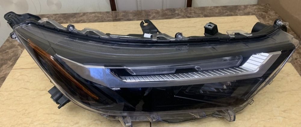 Фара Toyota Rav4 Rav 4 права ліва USA 2022 2023 2024