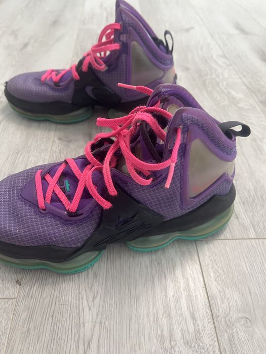 Кросівки унісекс Nike Lebron розмір 42,5