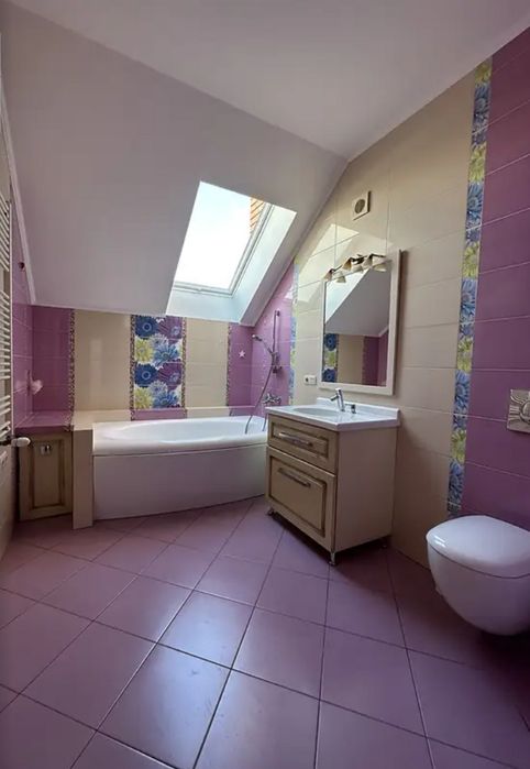Продаж 2 поверхового будинку 419 кв. м, 6 кімнат, Петриків
