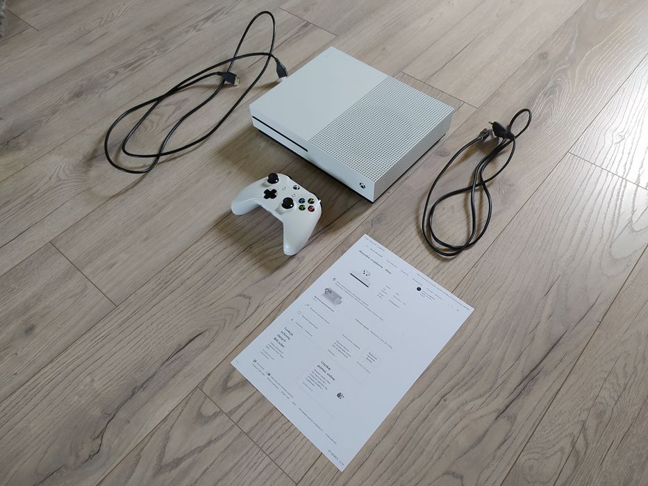 Xbox One S 1TB z napędem JAK NOWY 4K Komplet Gry Fortnite PES 2025
