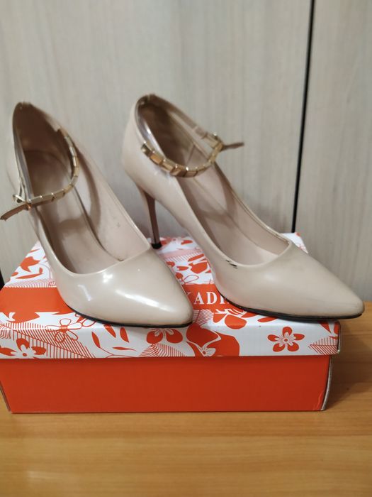 Продам   гарні  туфлі