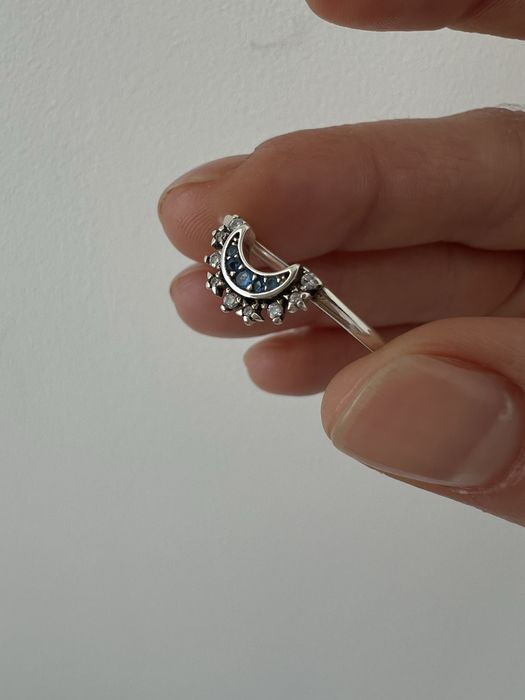 Срібна каблучка Pandora «Сяючий блакитний місяць»