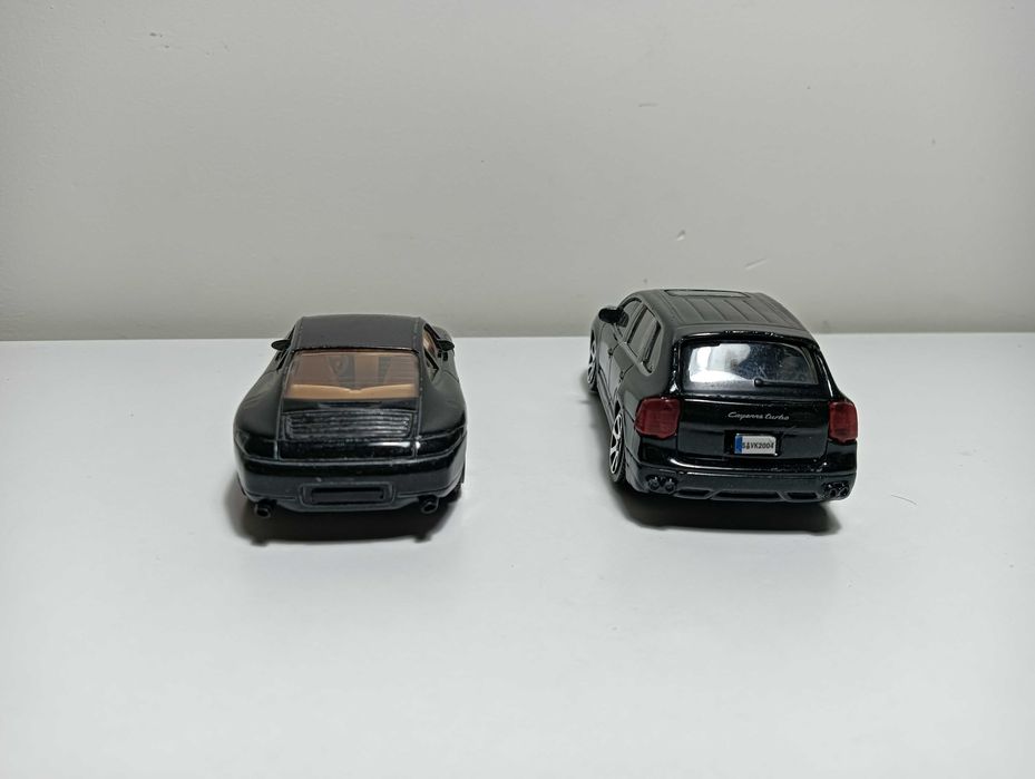 2 modele Porsche 1/43 Bburago Cayenne Turbo i 911 Carrera