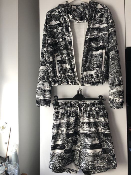 Dres satynowy z krotkimi spodniami