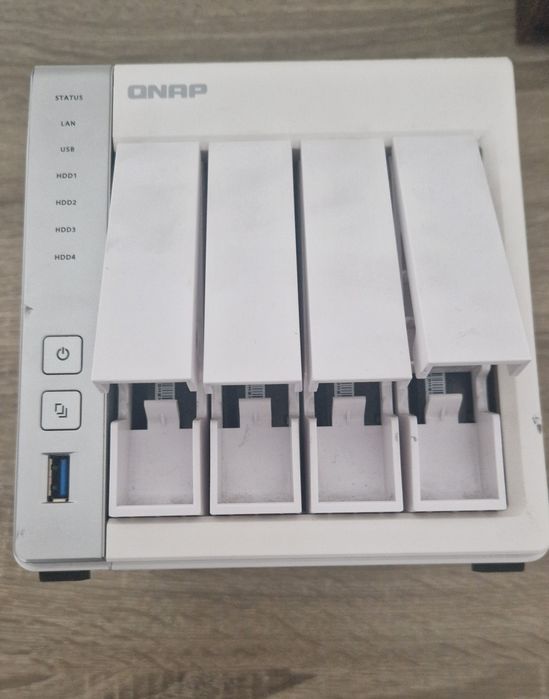 Мережеве сховище QNAP