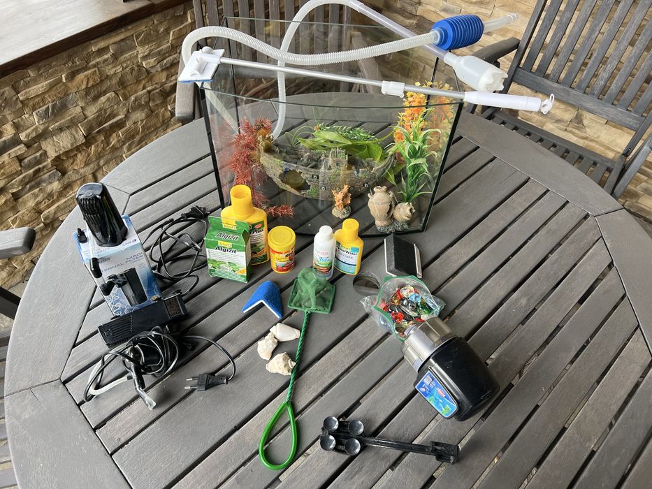 Продам акваріум б/у з усім наповненням і автоматичною годівницею