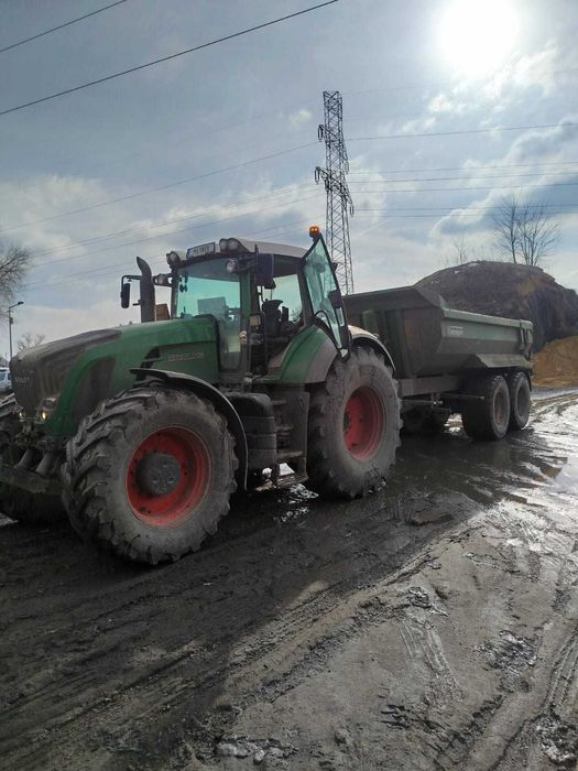 Transport materiałów sypkich, Traktor z przyczepą. Opole i okolice