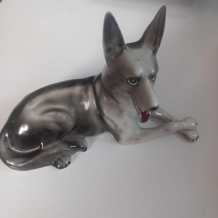 Figurka pies wilk owczarek porcelana prl