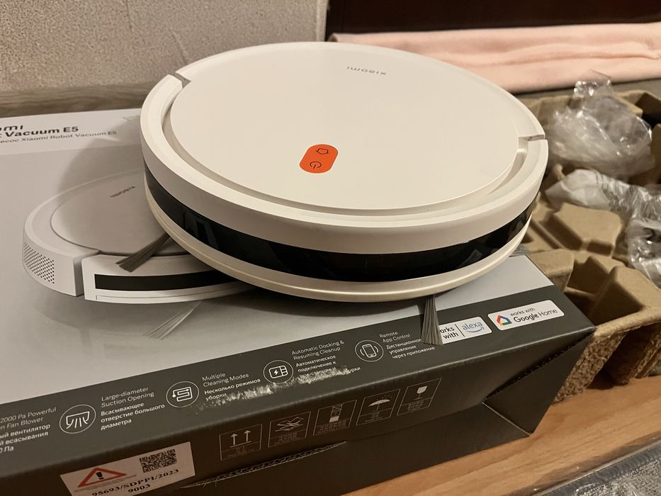 Robot sprzątający Xiaomi Vacum, ładowarka, karton gwarancja jak nowy