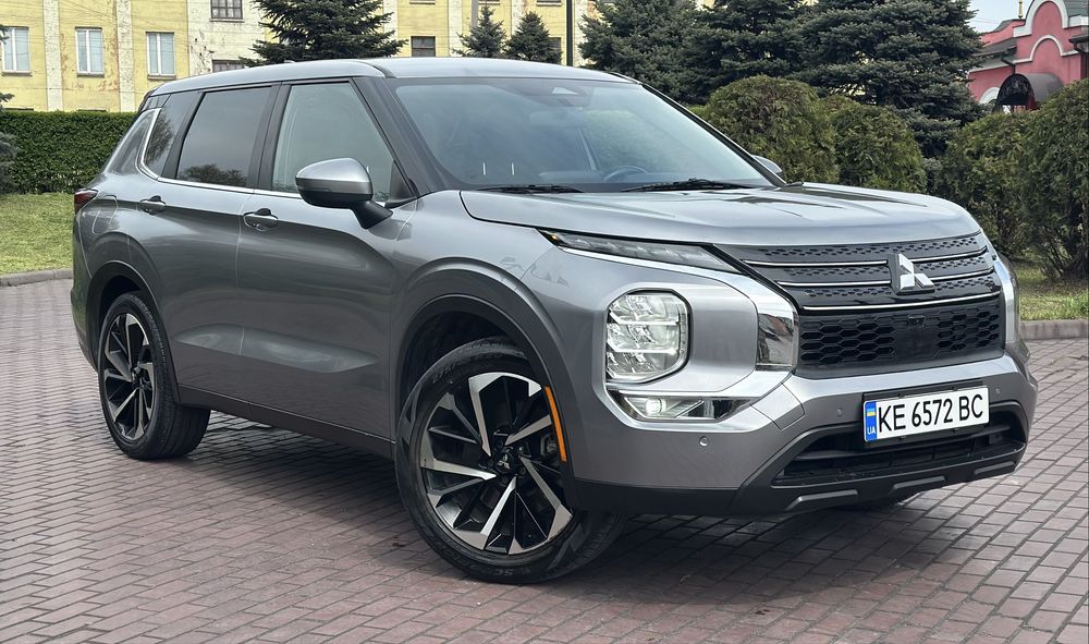 Продам Mitsubishi Outlander 2021 2022 2.5 передний привод 130.000 км